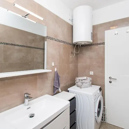 Benmi Apartment *