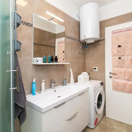 Benmi Apartment
